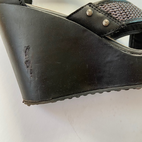 Shoe - Picture 4 of 6